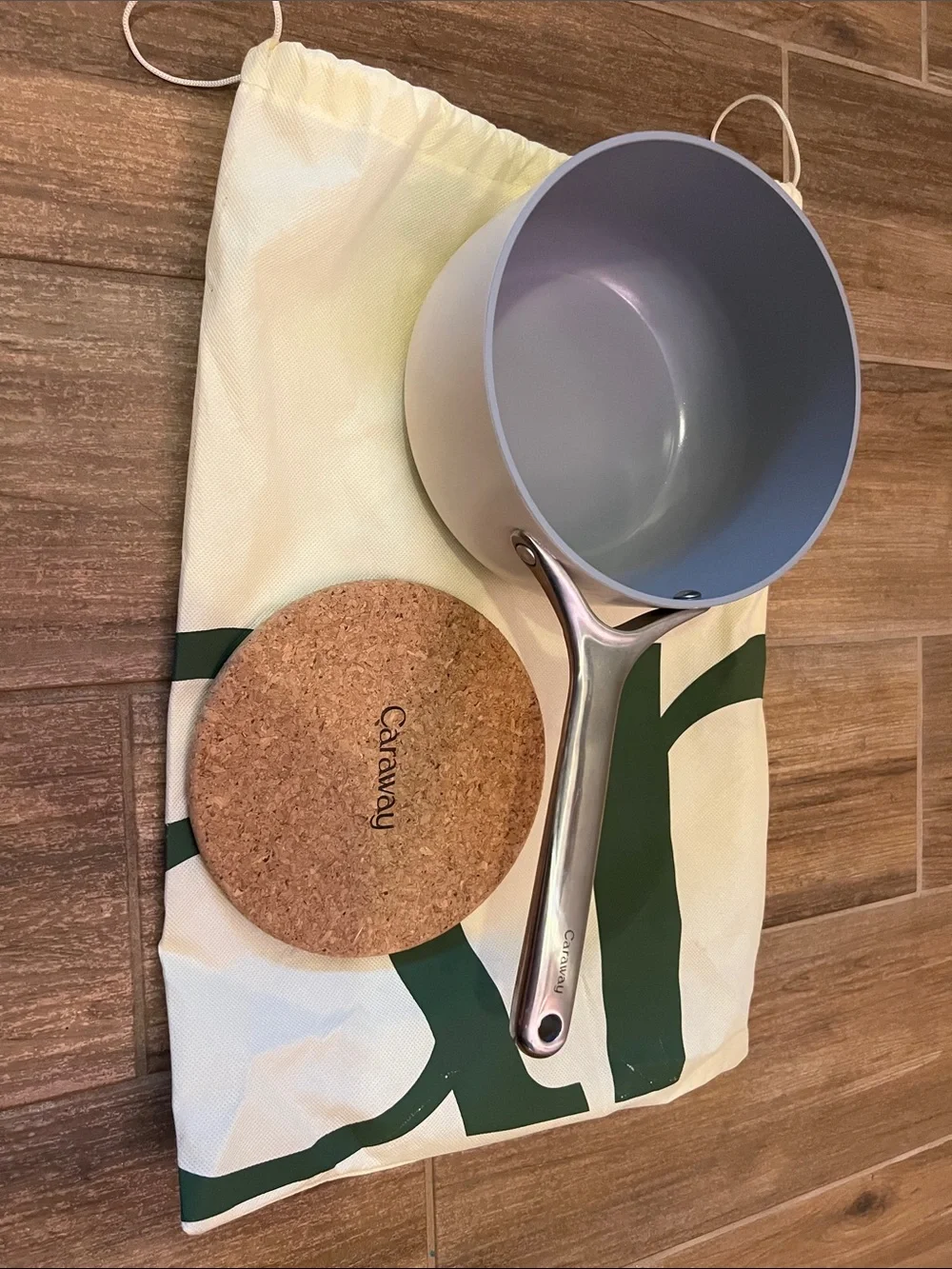 Excellent condition Caraway saucepan no lid w bonus trivet z9